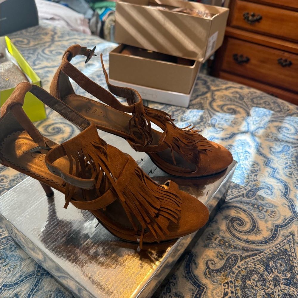 Chic Fringe Heels in Warm Brown